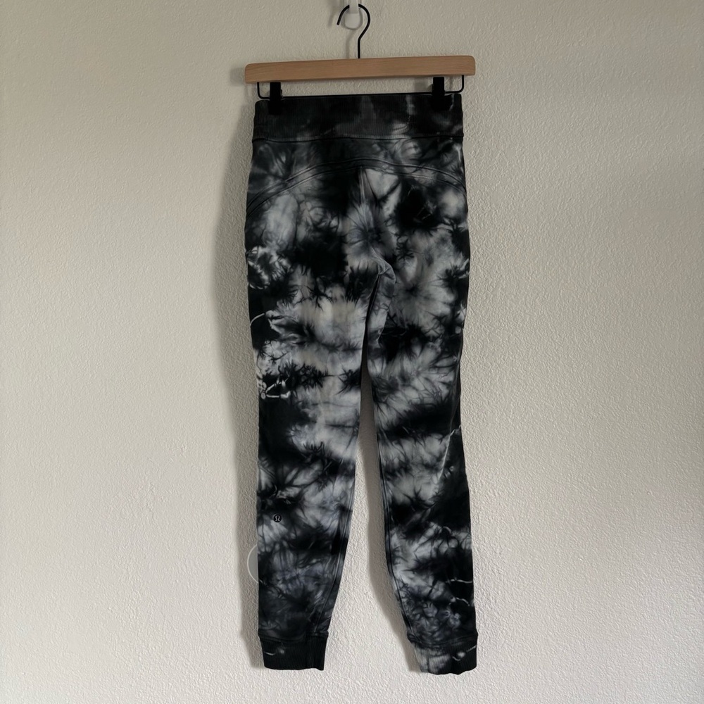 Lululemon Women's Size 2 Multicolor Tie Dye Jogger Pants - Picture 3 of 4